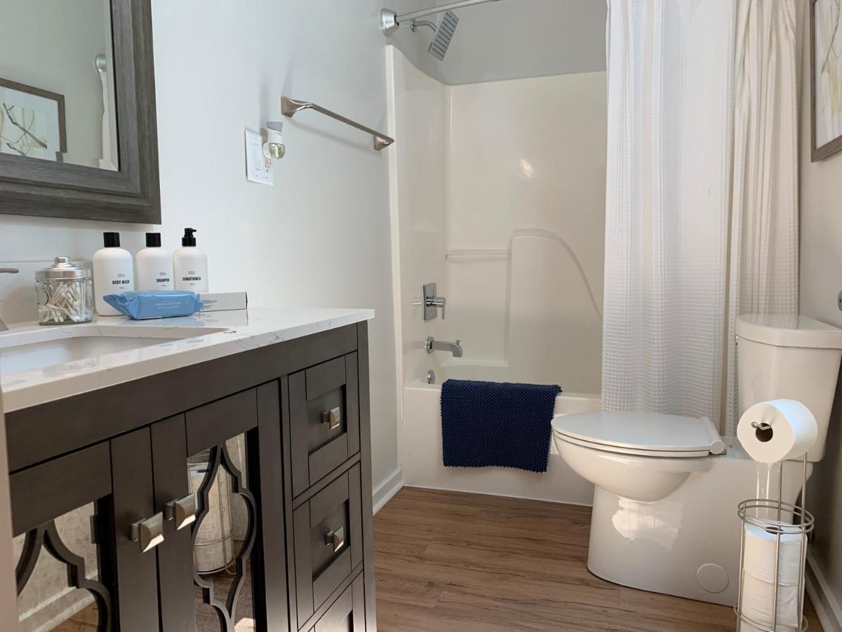 Normalbnb - 2 Blocks From Restaurants, Bars, Hospital เอเธนส์ ภายนอก รูปภาพ