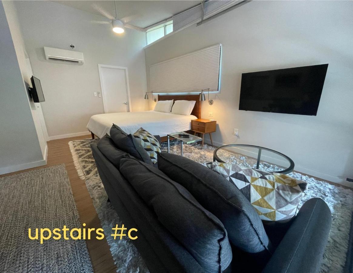 Normalbnb - 2 Blocks From Restaurants, Bars, Hospital เอเธนส์ ภายนอก รูปภาพ