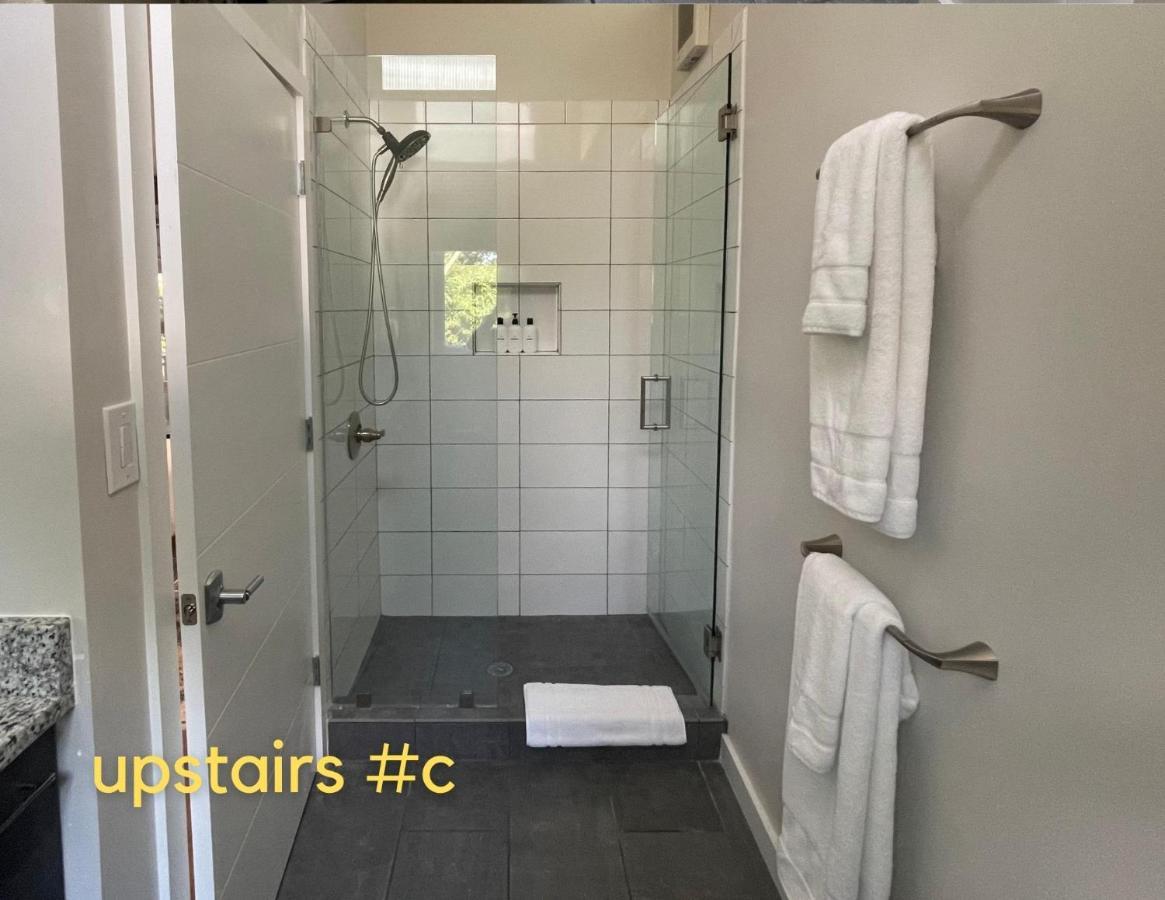 Normalbnb - 2 Blocks From Restaurants, Bars, Hospital เอเธนส์ ภายนอก รูปภาพ